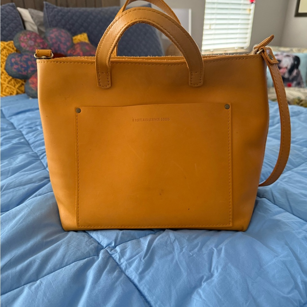 Portland Leather Medium Crossbody Bag in Sunflower